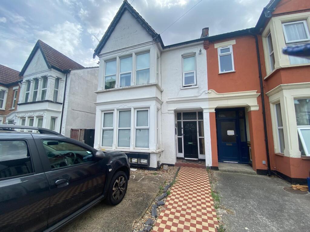 1 bed 1st Floor Flat for rent in Southend-on-Sea. From Ayers & Cruiks - Southend