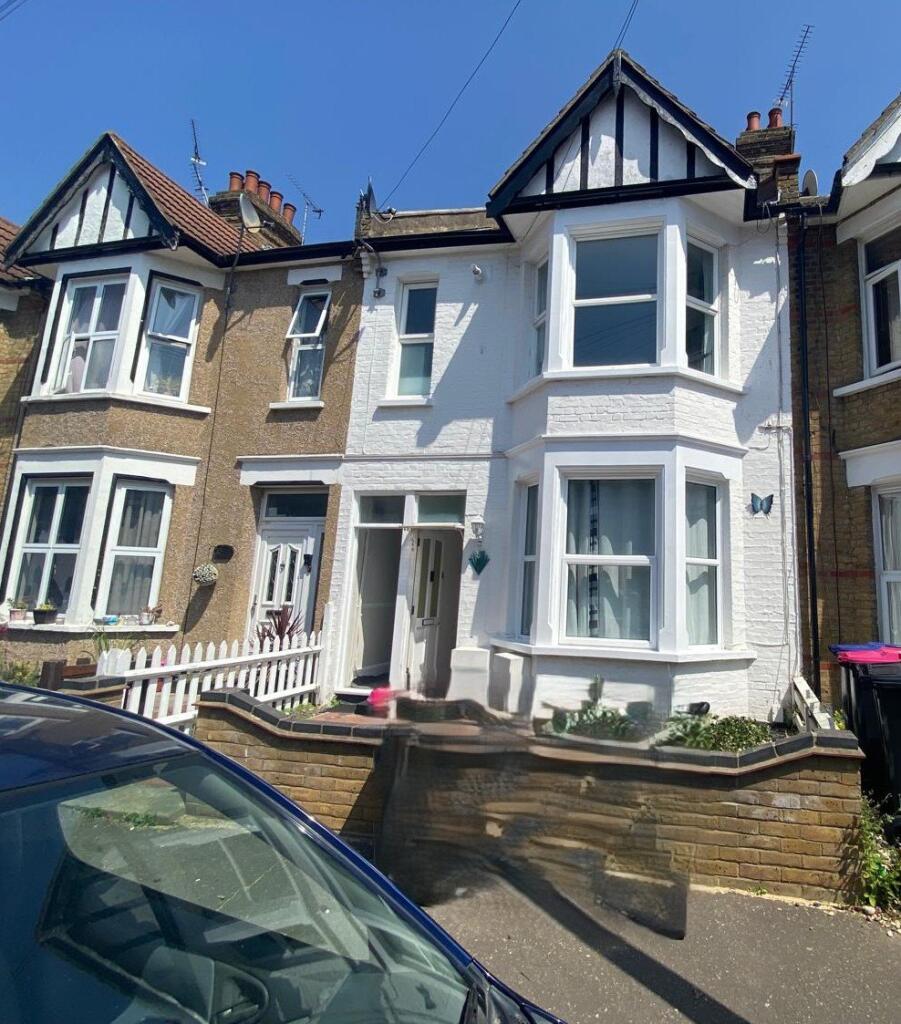 1 bed 1st Floor Flat for rent in Southend-on-Sea. From Ayers & Cruiks - Southend