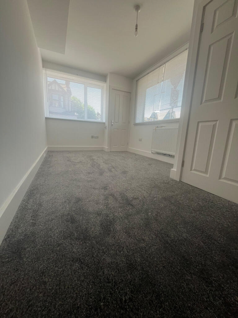 1 bed 1st Floor Flat for rent in Southend-on-Sea. From Ayers & Cruiks - Southend 1 bed 1st Floor Flat for rent in Southend-on-Sea. From Ayers & Cruiks - Southend