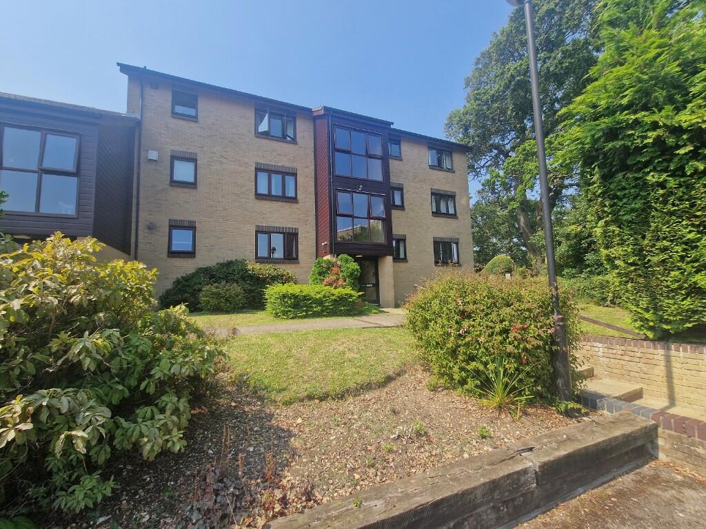 3 bed 1st Floor Flat for rent in Netley. From Brambles Estate Agents (Warsash) Ltd - Bursledon