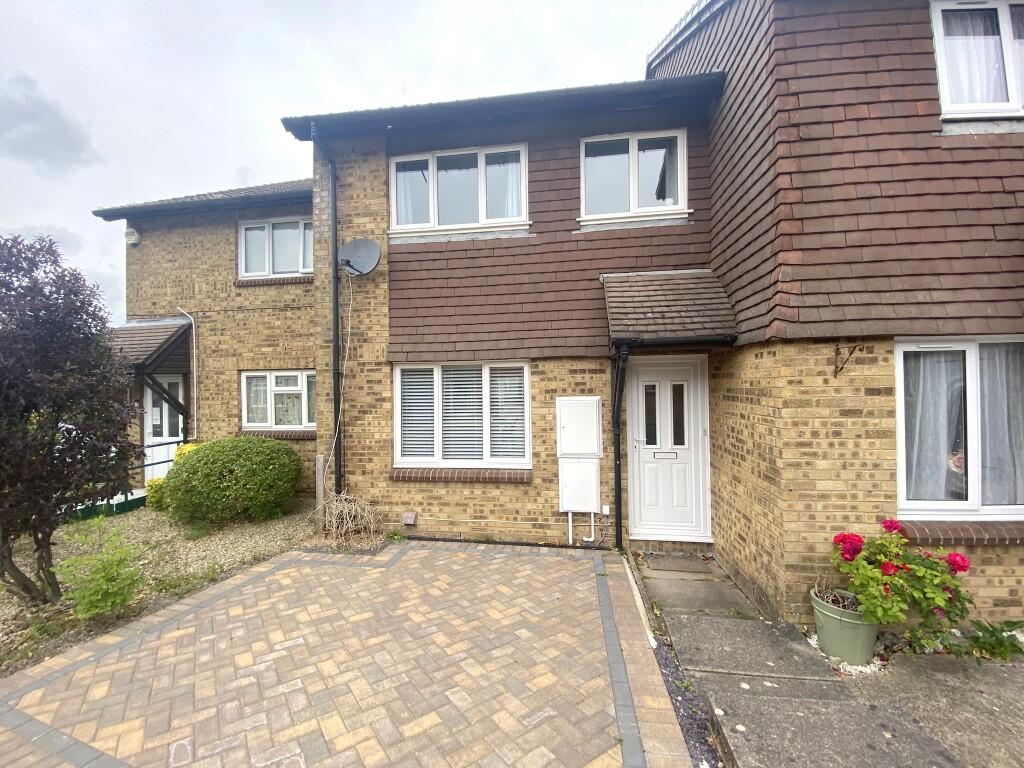 3 bed Mid Terraced House for rent in Sarisbury. From Brambles Estate Agents (Warsash) Ltd - Bursledon