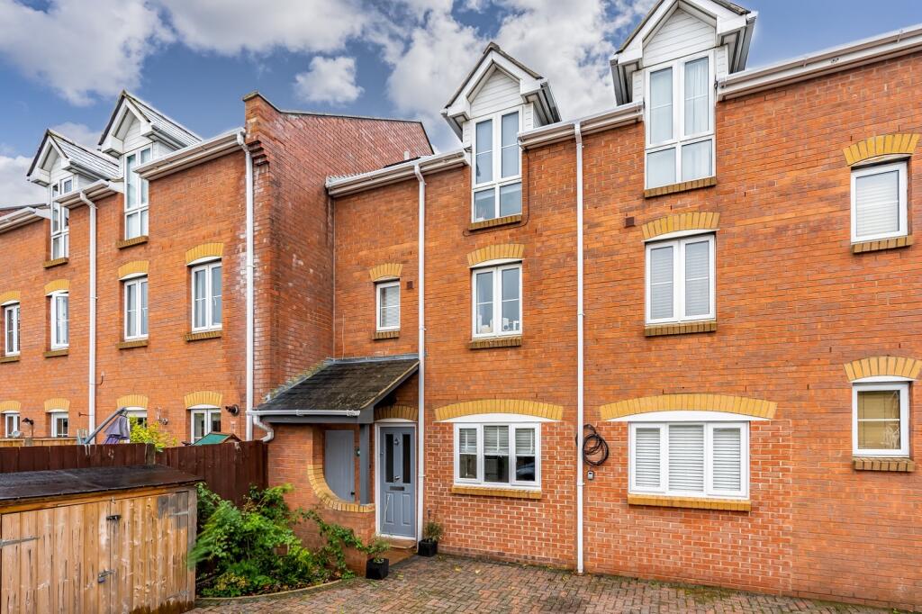 3 bed Town House for rent in Netley. From Brambles Estate Agents (Warsash) Ltd - Bursledon 3 bed Town House for rent in Netley. From Brambles Estate Agents (Warsash) Ltd - Bursledon