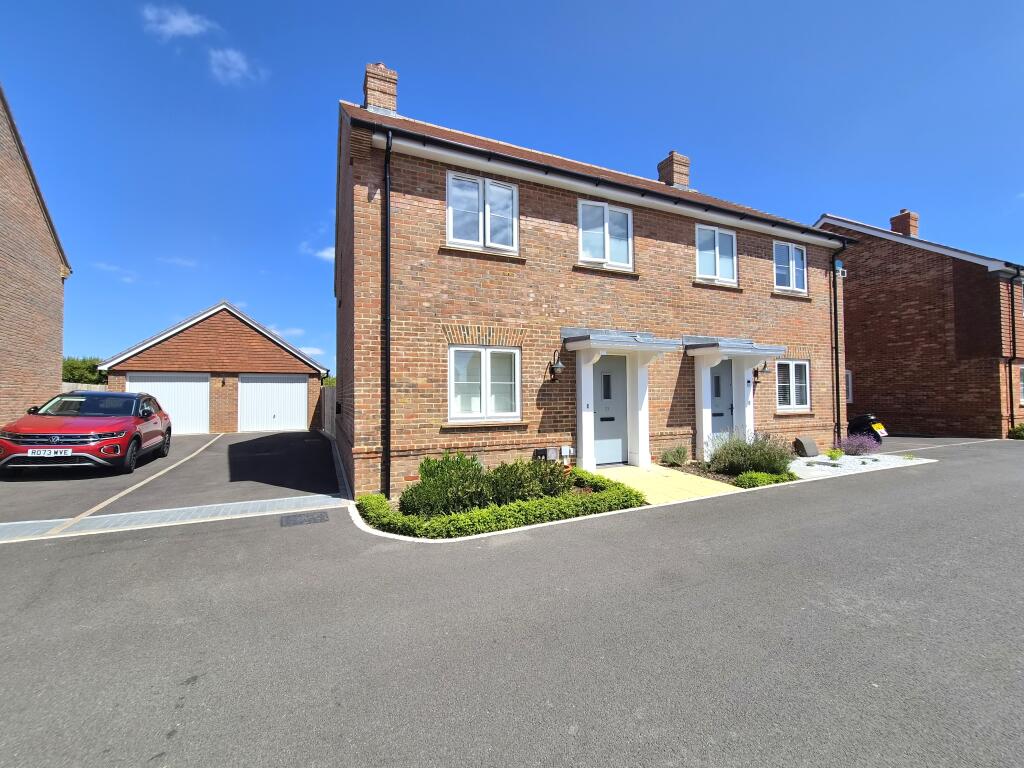 3 bed Semi Detached for rent in Hamble-le-Rice. From Brambles Estate Agents (Warsash) Ltd - Bursledon 3 bed Semi Detached for rent in Hamble-le-Rice. From Brambles Estate Agents (Warsash) Ltd - Bursledon