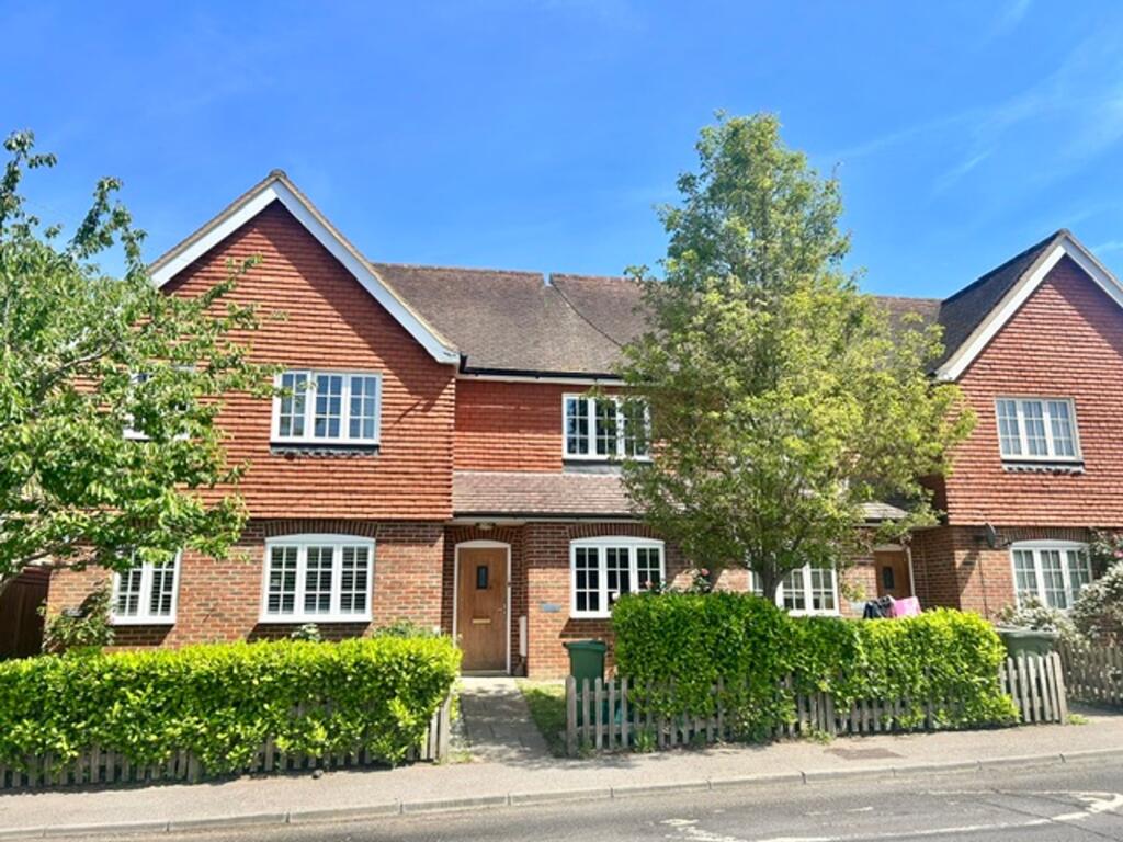 3 bed Mid Terraced House for rent in Charcott. From Bracketts Chartered Surveyors - Tonbridge