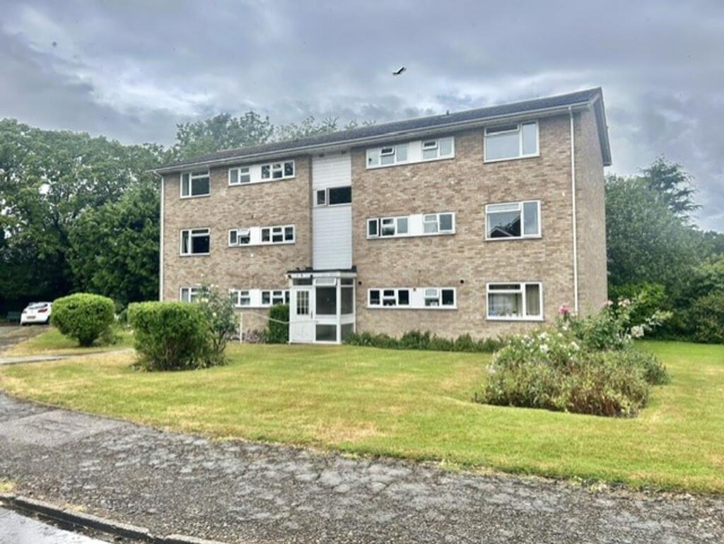 2 bed 1st Floor Flat for rent in Hilden Park. From Bracketts Chartered Surveyors - Tonbridge 2 bed 1st Floor Flat for rent in Hilden Park. From Bracketts Chartered Surveyors - Tonbridge