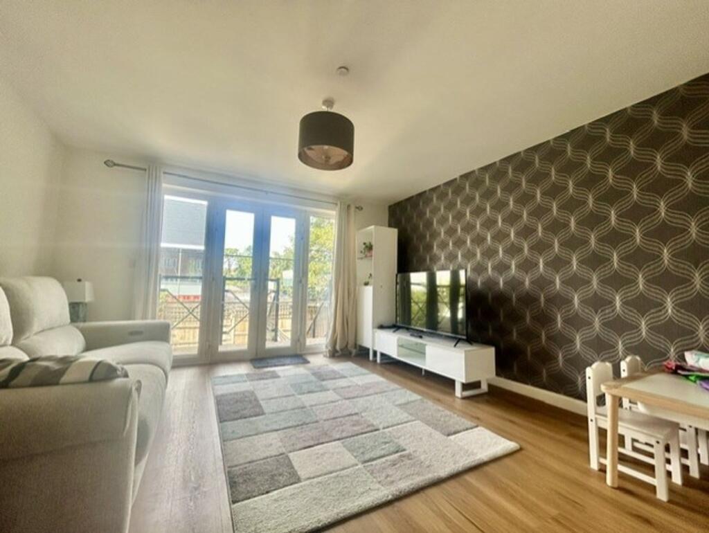 4 bed Mid Terraced House for rent in Tonbridge. From Bracketts Chartered Surveyors - Tonbridge