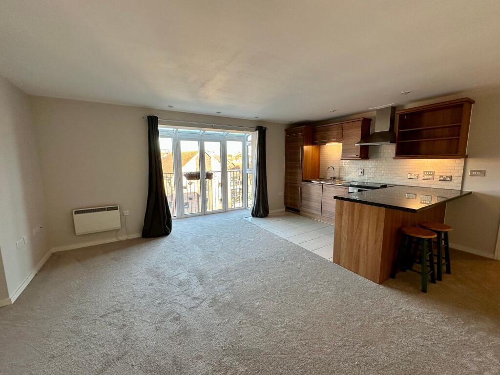 2 bed 1st Floor Flat for rent in Tonbridge. From Bracketts Chartered Surveyors - Tonbridge