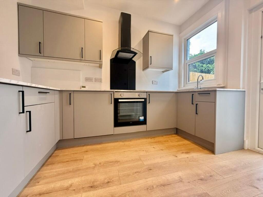 2 bed Mid Terraced House for rent in Tonbridge. From Bracketts Chartered Surveyors - Tonbridge