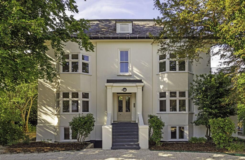 1 bed 1st Floor Flat for rent in Hawkhurst. From Bracketts Chartered Surveyors - Tunbridge Wells