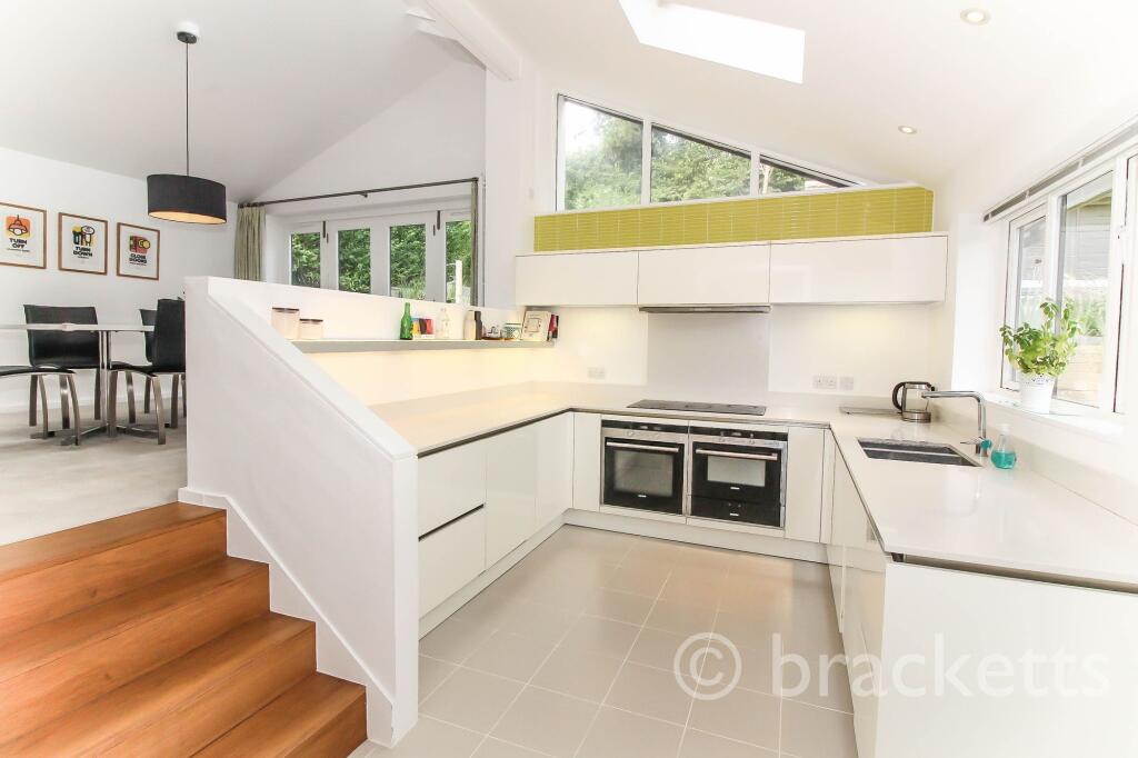 4 bed Detached for rent in Tunbridge Wells. From Bracketts Chartered Surveyors - Tunbridge Wells 4 bed Detached for rent in Tunbridge Wells. From Bracketts Chartered Surveyors - Tunbridge Wells