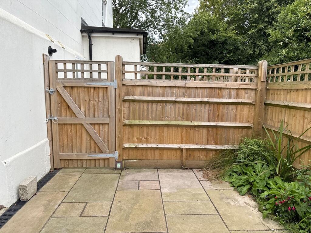 1 bed 1st Floor Flat for rent in Hawkhurst. From Bracketts Chartered Surveyors - Tunbridge Wells