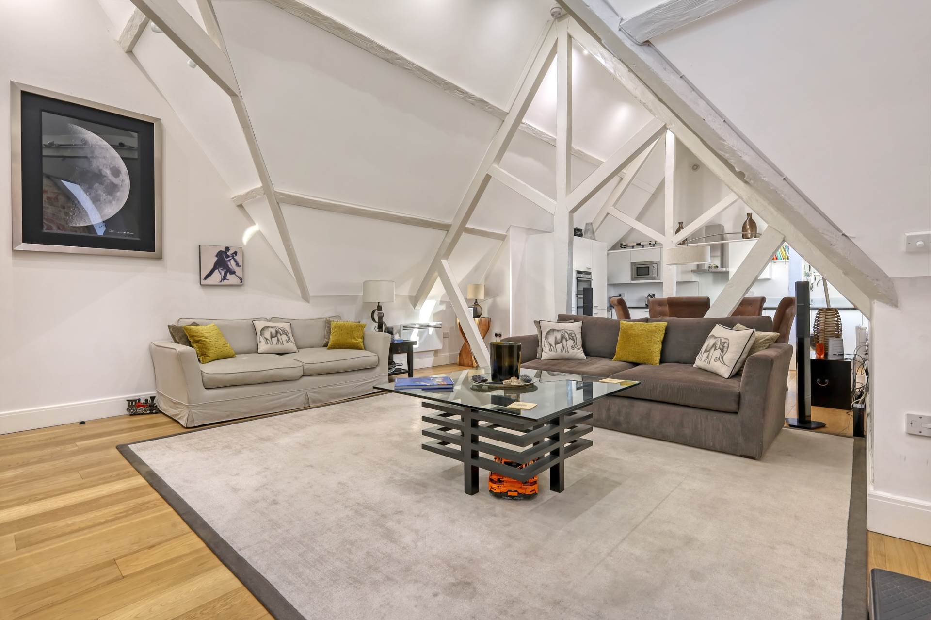 3 bed 1st Floor Flat for rent in Brentwood. From HS Estate Agents