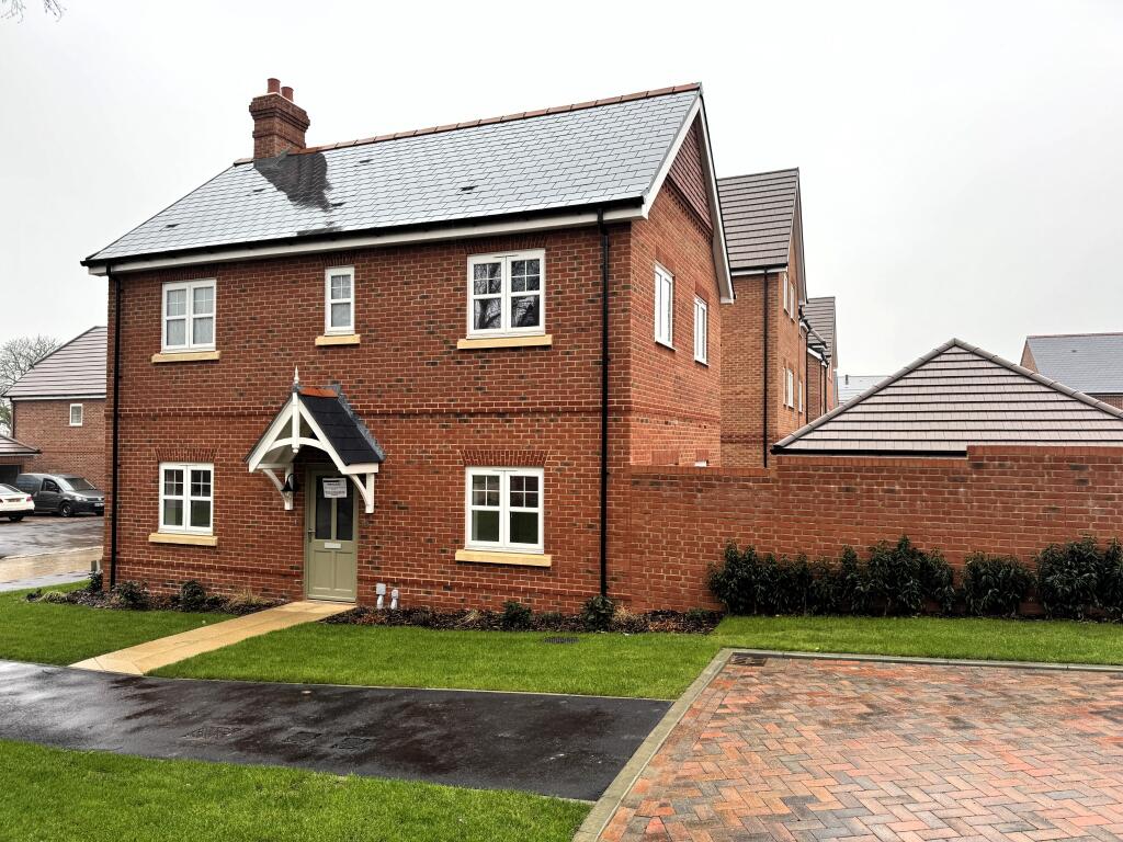 3 bed Detached for rent in Maidenhead. From Braxton - Maidenhead