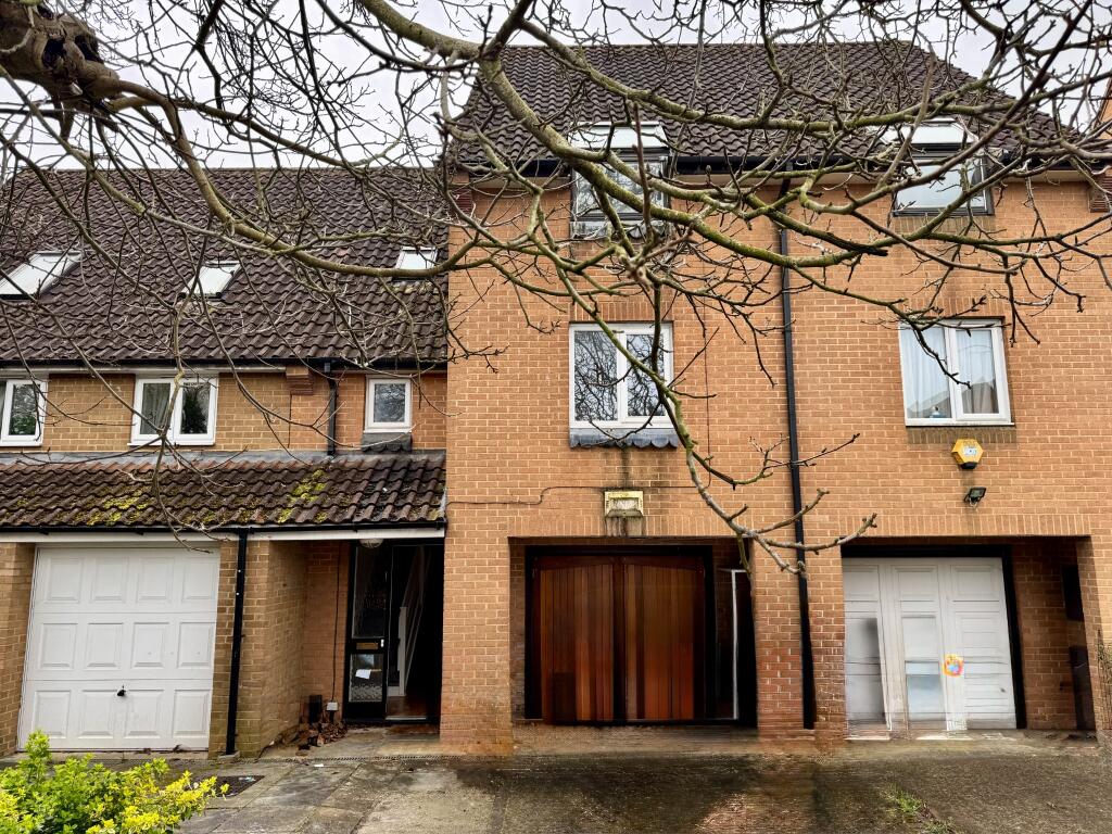 5 bed Town House for rent in Hitchambury. From Braxton - Maidenhead