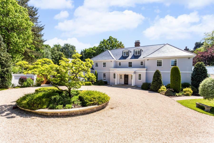 6 bed Detached for rent in Trumps Green. From Barton Wyatt - Virginia Water