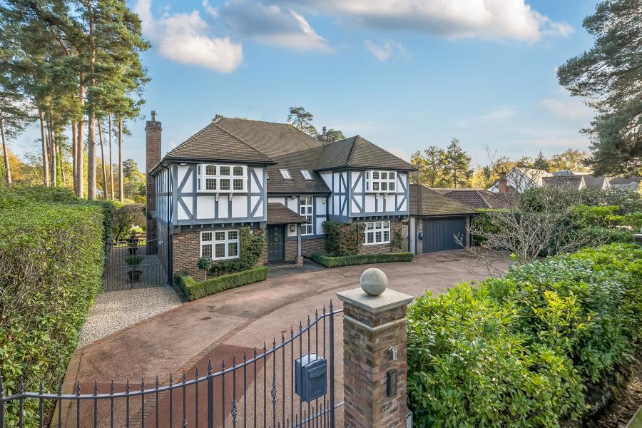 5 bed Detached for rent in Virginia Water. From Barton Wyatt - Virginia Water 5 bed Detached for rent in Virginia Water. From Barton Wyatt - Virginia Water
