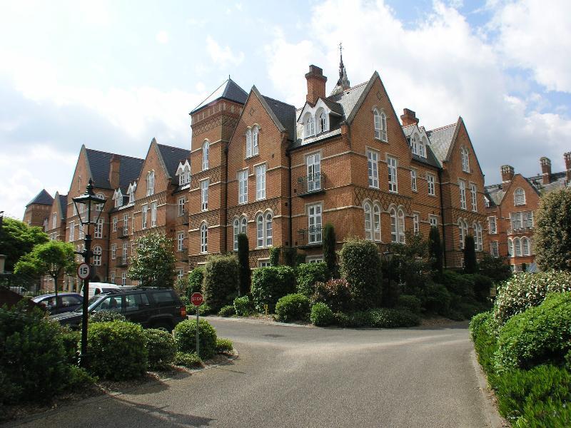 2 bed 1st Floor Flat for rent in Virginia Water. From Barton Wyatt - Virginia Water