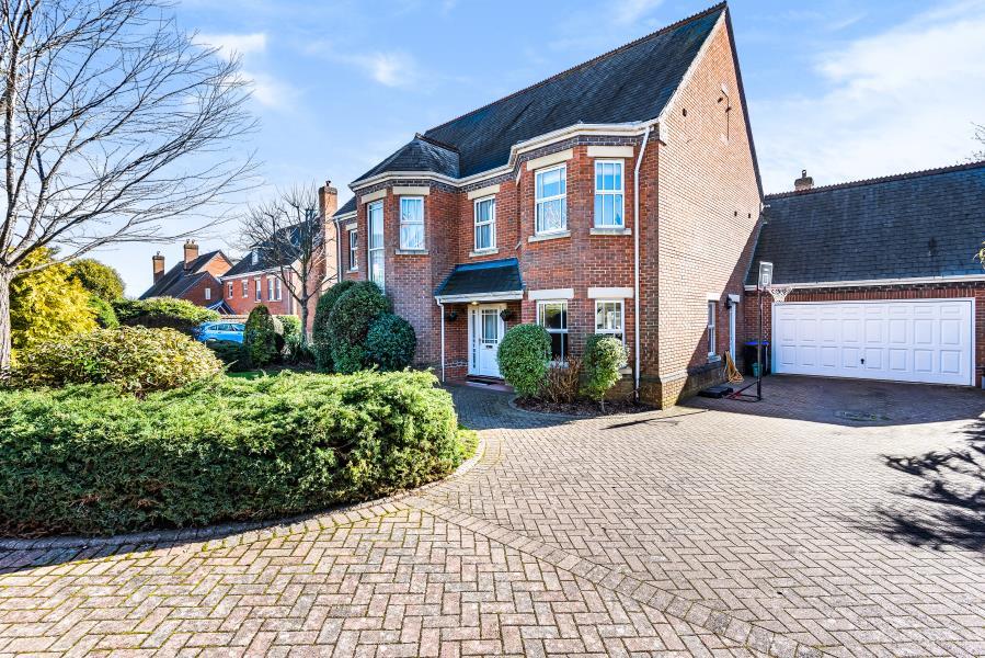 5 bed Detached for rent in Virginia Water. From Barton Wyatt - Virginia Water