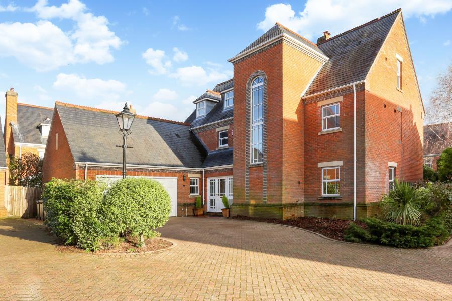 6 bed Detached for rent in Virginia Water. From Barton Wyatt - Virginia Water