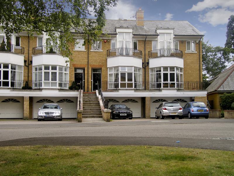 5 bed Mid Terraced House for rent in Egham. From Barton Wyatt - Virginia Water