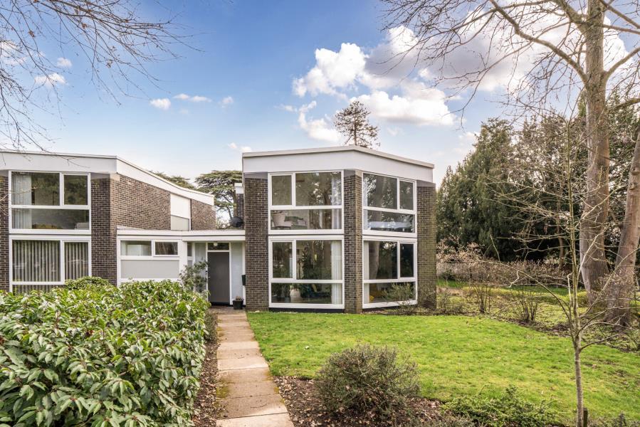 4 bed End of Terrace for rent in Weybridge. From Barton Wyatt - Virginia Water