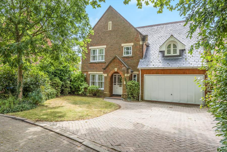 4 bed Mid Terraced House for rent in Virginia Water. From Barton Wyatt - Virginia Water