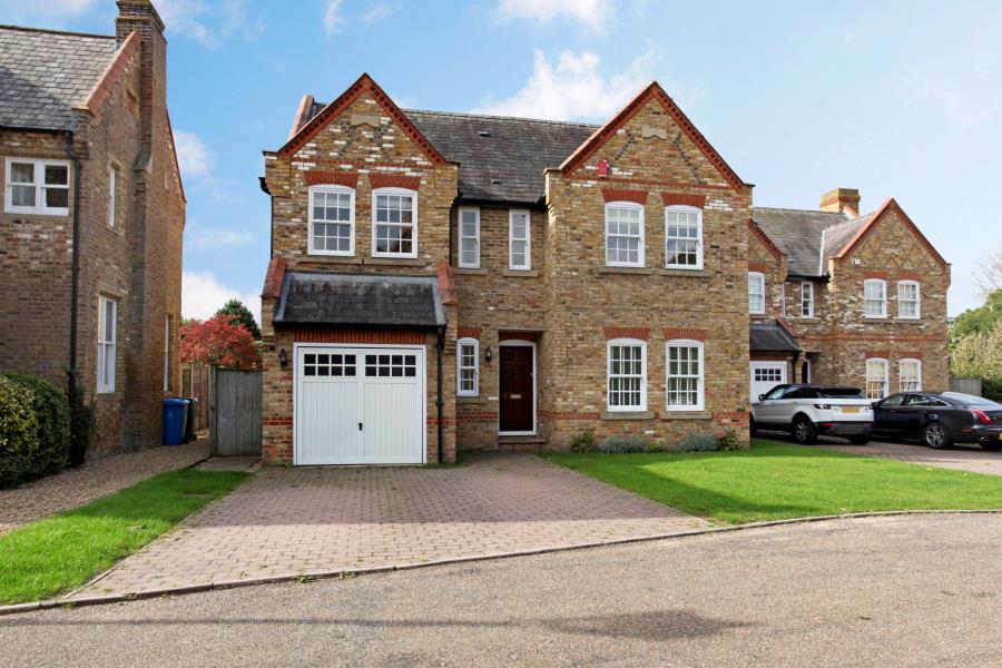 4 bed Mid Terraced House for rent in Old Windsor. From Barton Wyatt - Virginia Water