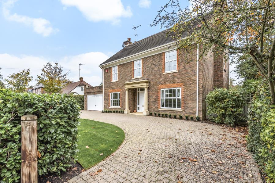5 bed Mid Terraced House for rent in Virginia Water. From Barton Wyatt - Virginia Water 5 bed Mid Terraced House for rent in Virginia Water. From Barton Wyatt - Virginia Water