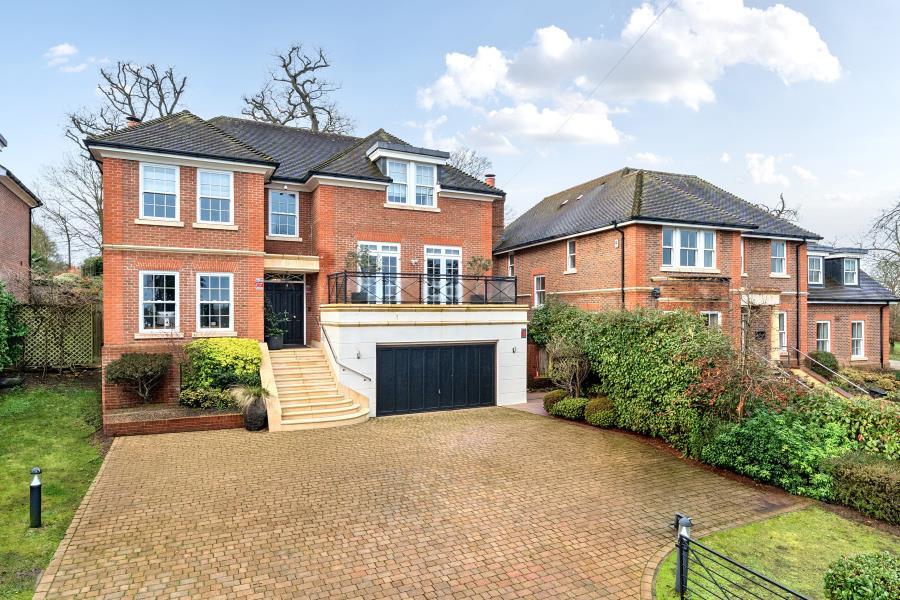 5 bed Detached for rent in Old Windsor. From Barton Wyatt - Virginia Water
