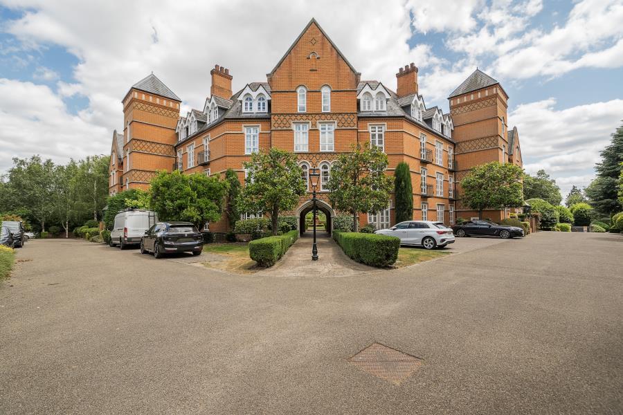 2 bed Apartment for rent in Virginia Water. From Barton Wyatt - Virginia Water