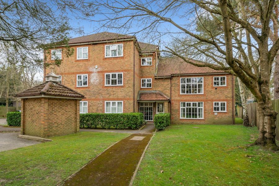 2 bed Apartment for rent in Virginia Water. From Barton Wyatt - Virginia Water