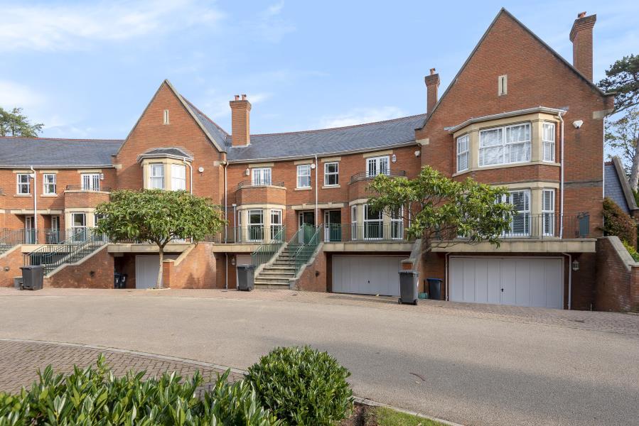 5 bed Mid Terraced House for rent in Virginia Water. From Barton Wyatt - Virginia Water