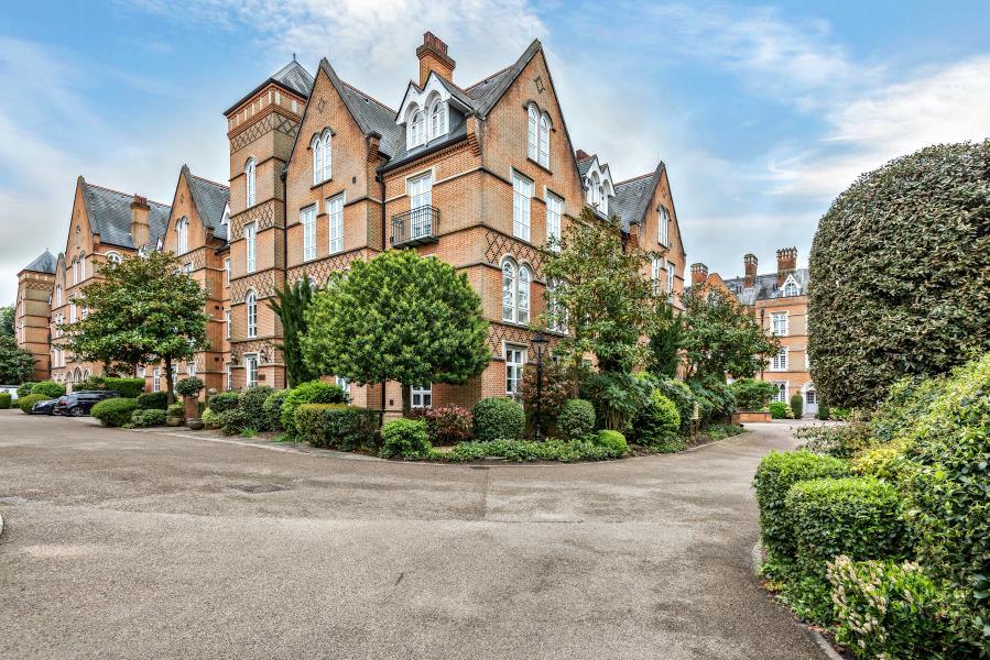 2 bed Apartment for rent in Virginia Water. From Barton Wyatt - Virginia Water