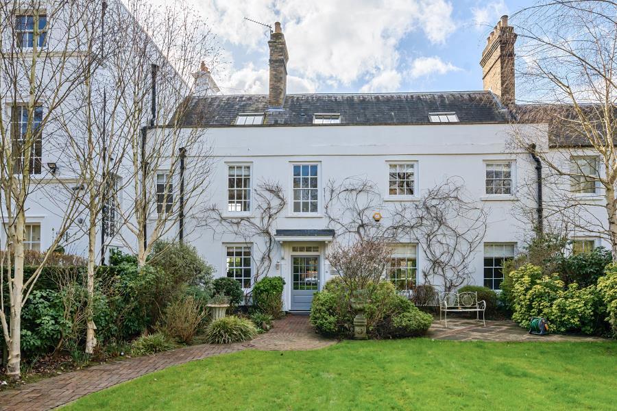 5 bed Mid Terraced House for rent in Cranbourne. From Barton Wyatt - Virginia Water 5 bed Mid Terraced House for rent in Cranbourne. From Barton Wyatt - Virginia Water