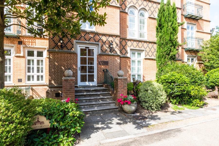2 bed 1st Floor Flat for rent in Virginia Water. From Barton Wyatt - Virginia Water