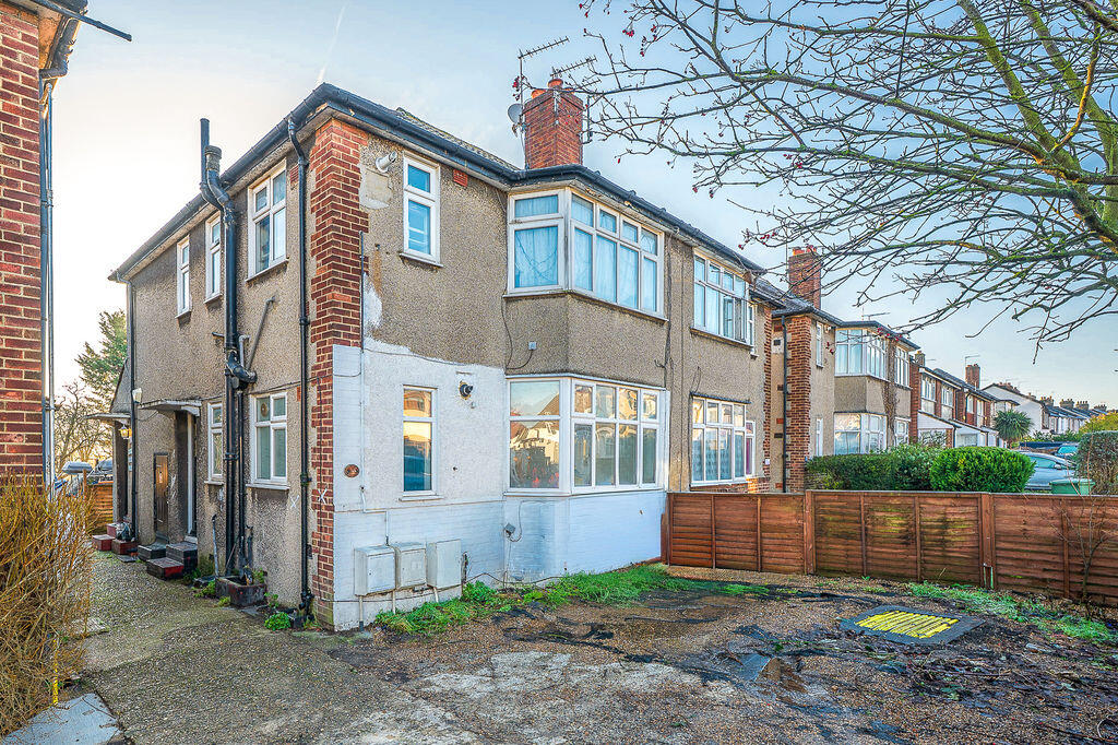 2 bed 1st Floor Flat for rent in Keston Mark. From Browne Estates - Bromley