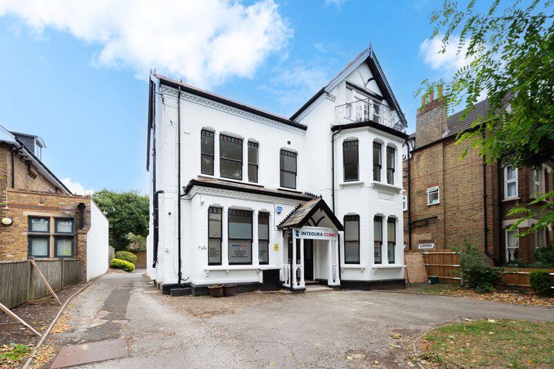 2 bed 1st Floor Flat for rent in Beckenham. From Browne Estates - Bromley