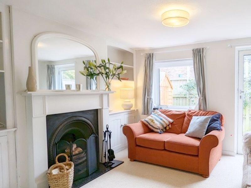 2 bed Cottage for rent in Emsworth. From Borland & Borland - Emsworth