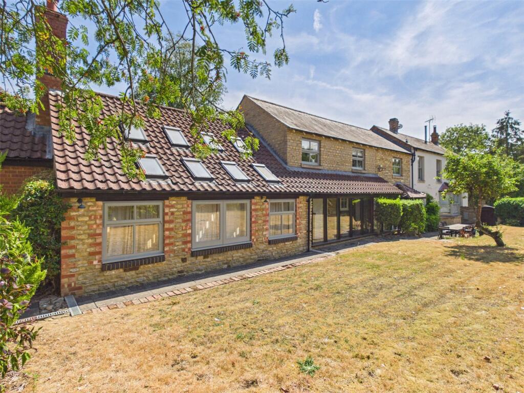 5 bed Detached for rent in Pytchley. From Berrys - Kettering 5 bed Detached for rent in Pytchley. From Berrys - Kettering