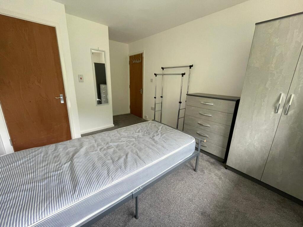 1 bed Apartment for rent in Major's Green. From Black & Golds Estate Agents - Solihull