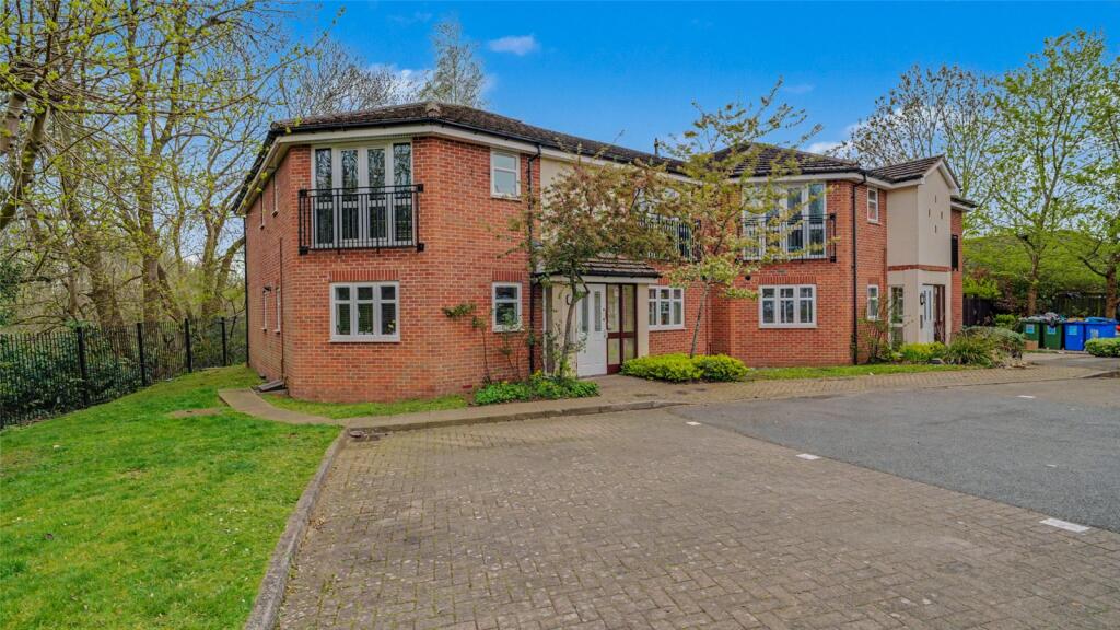 1 bed Apartment for rent in Major's Green. From Black & Golds Estate Agents - Solihull