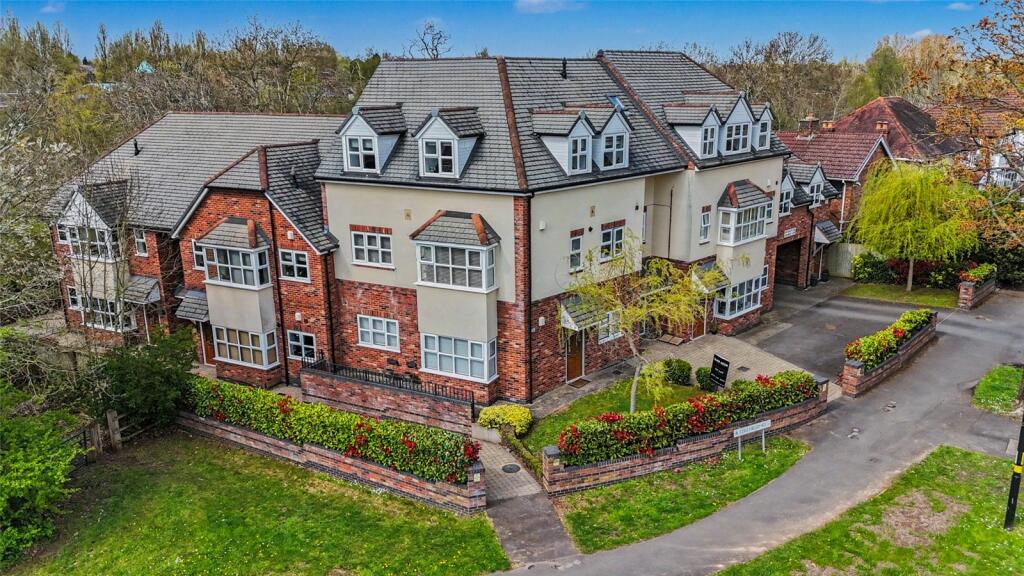 2 bed Apartment for rent in Major's Green. From Black & Golds Estate Agents - Solihull