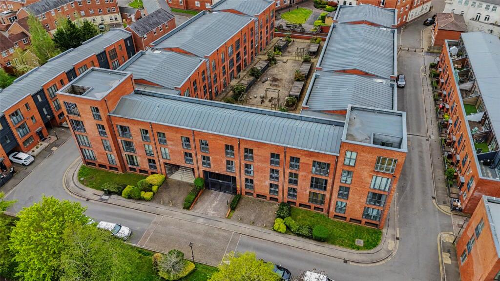 1 bed Apartment for rent in Dickens Heath. From Black & Golds Estate Agents - Solihull