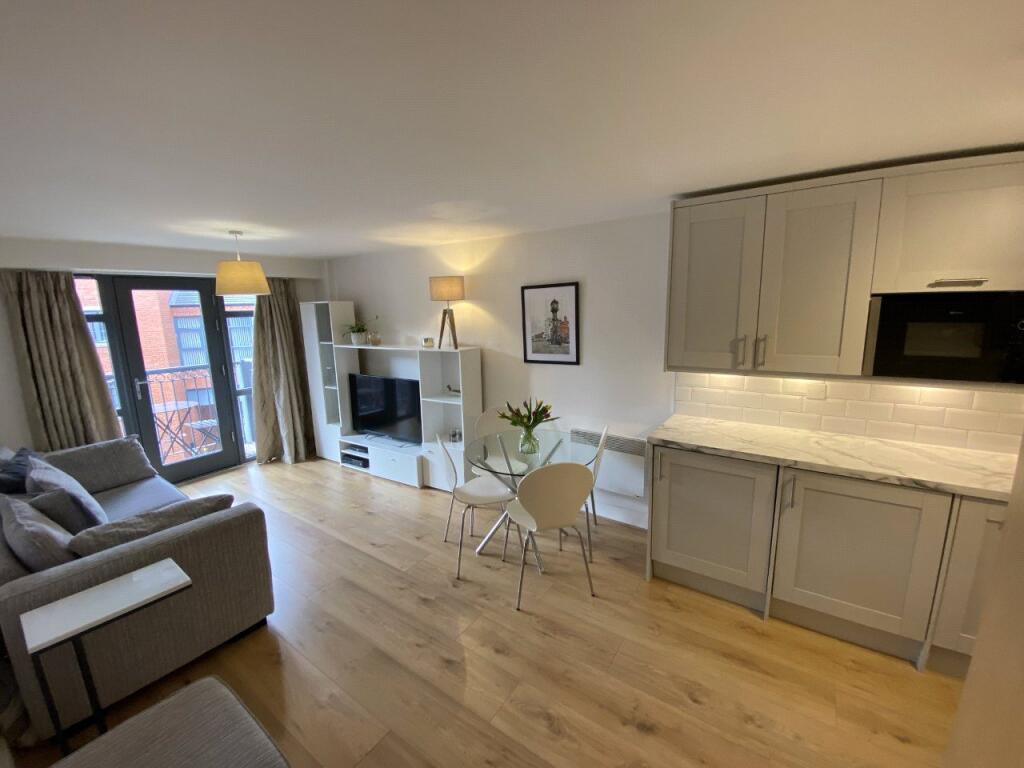 2 bed Apartment for rent in Birmingham. From Black & Golds Estate Agents - Solihull