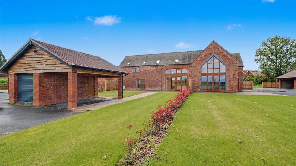 2 bed Barn Conversion for rent in . From Black & Golds Estate Agents - Solihull