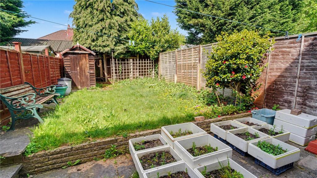 3 bed Mid Terraced House for rent in Major's Green. From Black & Golds Estate Agents - Solihull