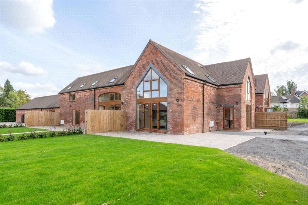 3 bed Detached for rent in . From Black & Golds Estate Agents - Solihull
