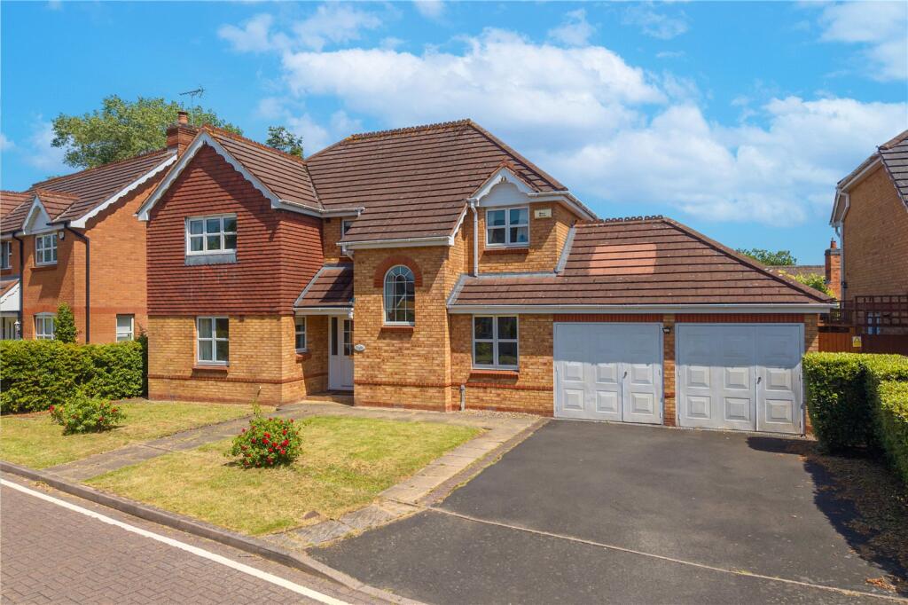 5 bed Detached for rent in Major's Green. From Black & Golds Estate Agents - Solihull