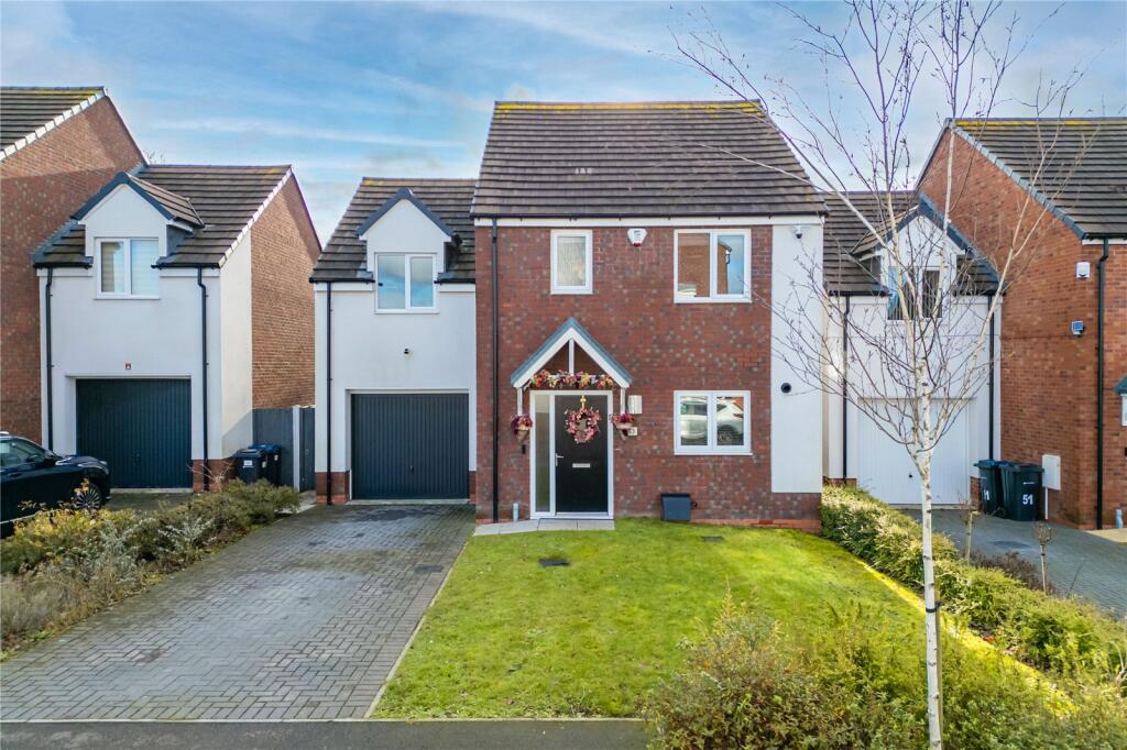 4 bed Detached for rent in Major's Green. From Black & Golds Estate Agents - Solihull