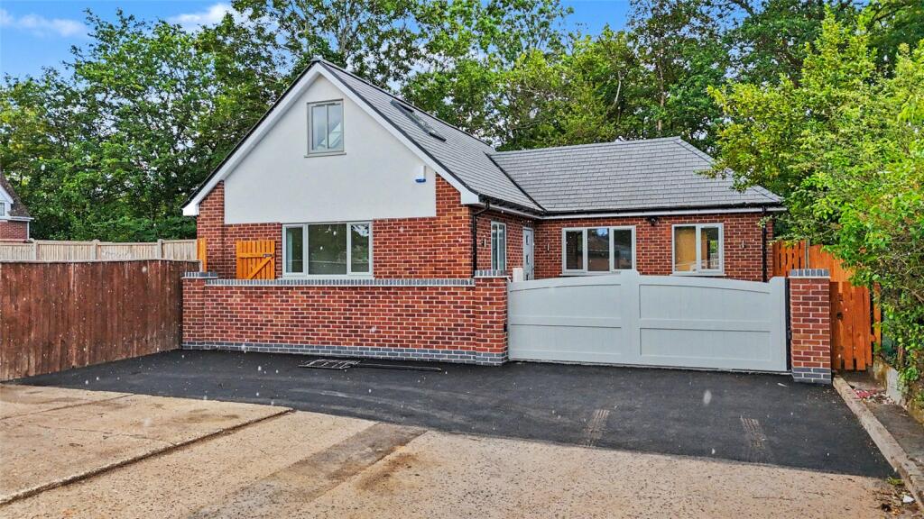 2 bed Bungalow for rent in Bickenhill. From Black & Golds Estate Agents - Solihull